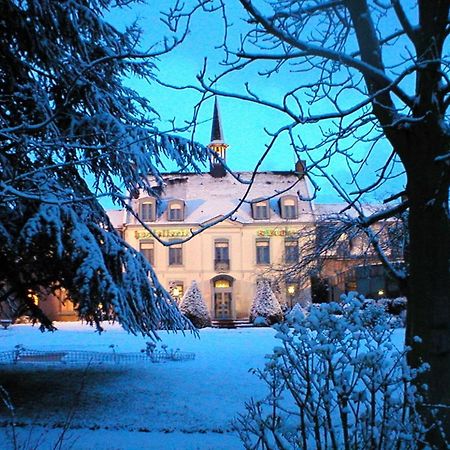 Logis - Hostellerie Saint-Louis & Restaurant Pauze Bollezeele Exterior photo
